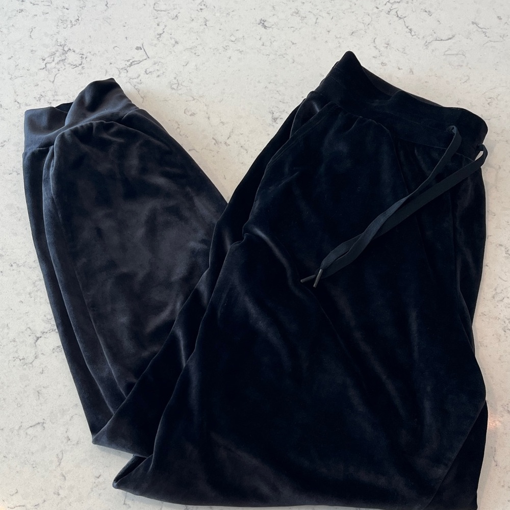 Victoria’s Secret On Point Black Velour Jogger Pants size L